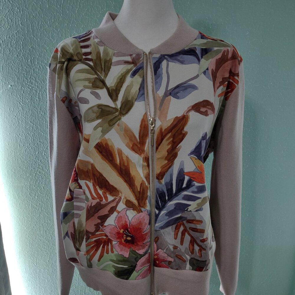 NWT Sioni Zip front Floral Jacket. Size L